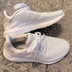 ✨Women ADIDAS Swift Run Sneaker✨